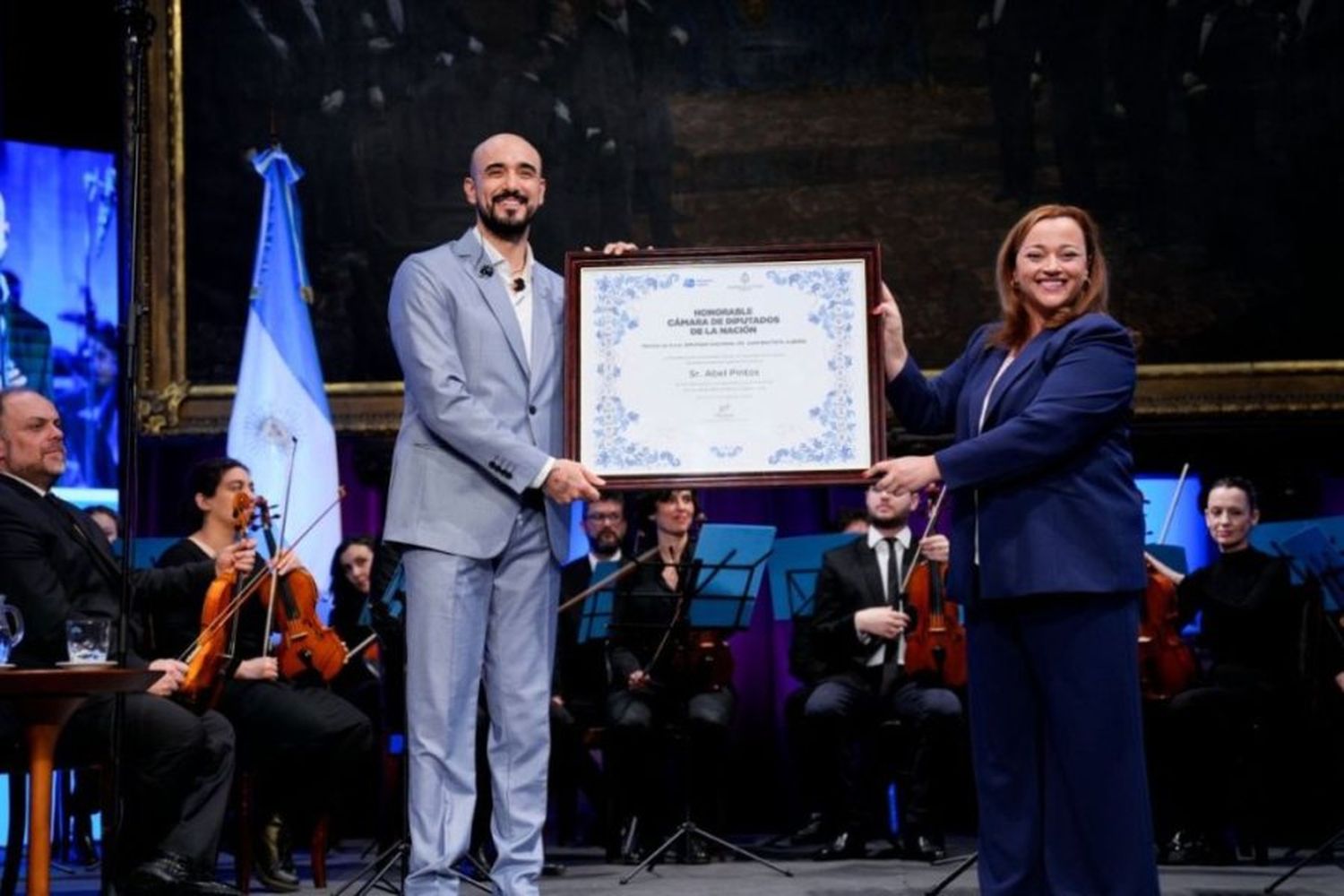 Diputados distinguió al músico Abel Pintos por su aporte a la cultura nacional