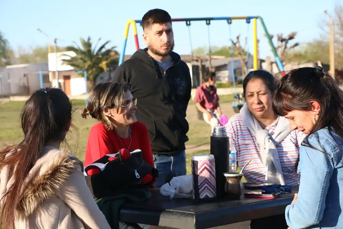 El compromiso de los vecinos empieza a cambiarle la cara al barrio Médanos