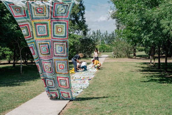 Los paños de las “Abejitas” llenaron de arte y color el complejo Las Amalias