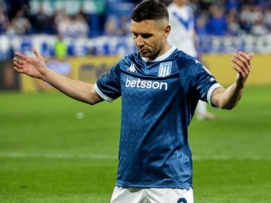 "Maravilla", el autor del gol para el triunfo 1 a 0 de Racing en Liniers.