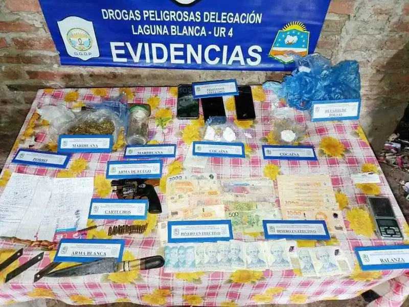 Desarticularon un centro de distribución de estupefacientes: secuestraron cocaína, marihuana, armas, y dinero