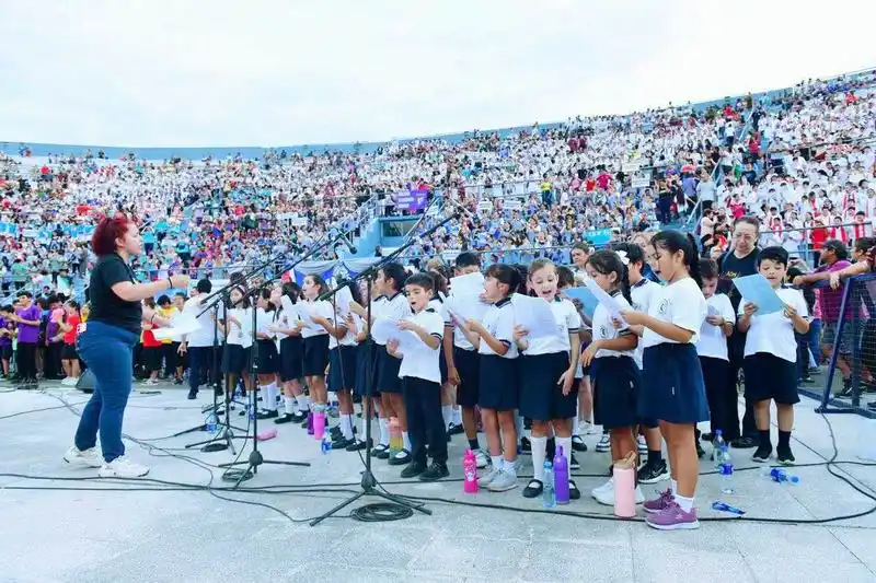 Más de 3 mil estudiantes, en el tradicional 
encuentro las Escuelas Cantan a la Navidad