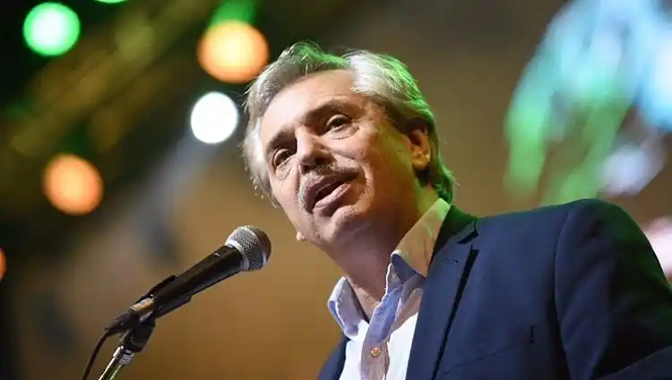 Alberto Fernández viaja a España y será recibido por el Presidente Pedro Sánchez