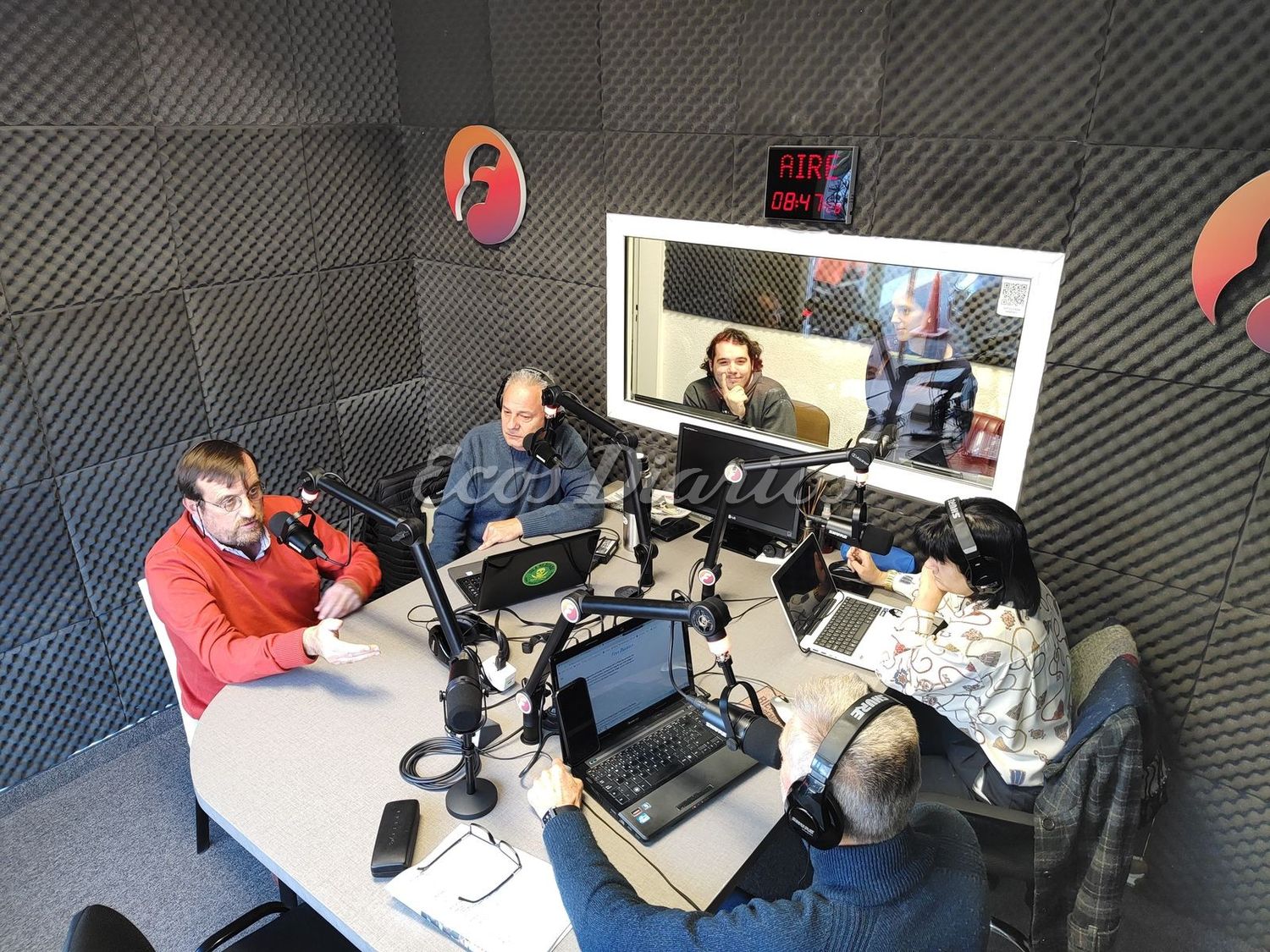 "En las reuniones de los partidos, cada vez hay más mate y menos charlas sobre política"