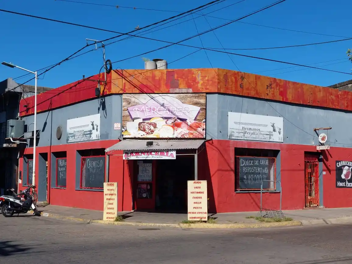 El delicuente ingresó a un local céntrico y se llevó mercadería y dinero.