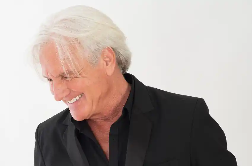 Sergio Denis cumple 70 y "consolida una mejoría" en su salud