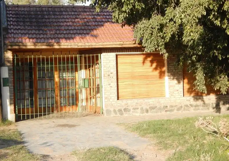 Geriátrico cerrado en Tres Arroyos: Abuelos comían su propio excremento y alimento para perros