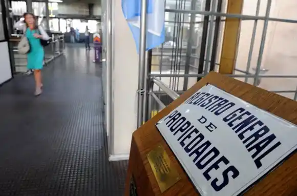 El secretario de Justicia apuntó al socialismo: «El 40% del personal del Registro de la Propiedad está bajo condiciones precarias»