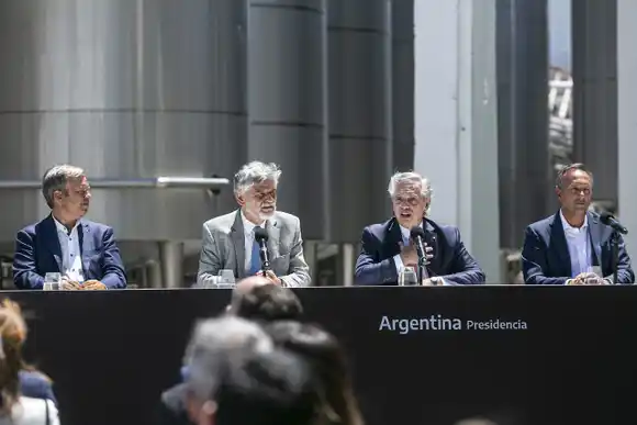 Alberto Fernández en Longchamps: Presentó un alimento desarrollado con tecnología del CONICET