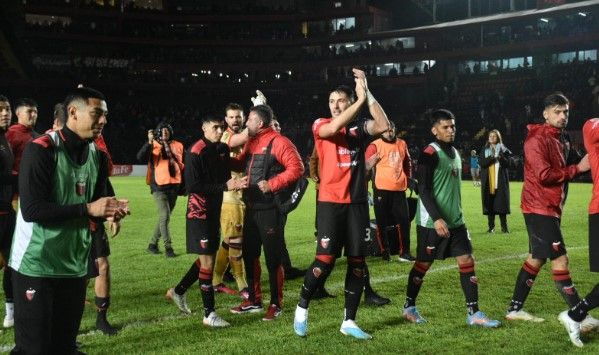 De local, Colón volvió al triunfo ante Estudiantes