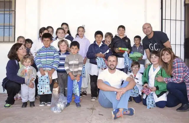 Entrega de juguetes y feria de ropa gratuita
