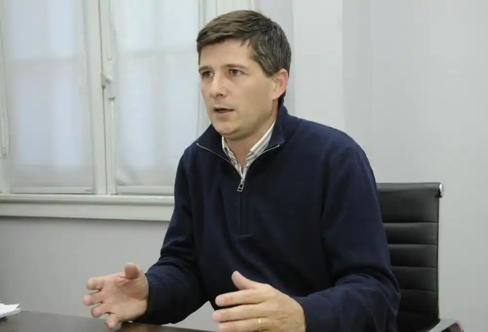 Llano criticó el “escaso compromiso”  de Lunghi con la educación pública
