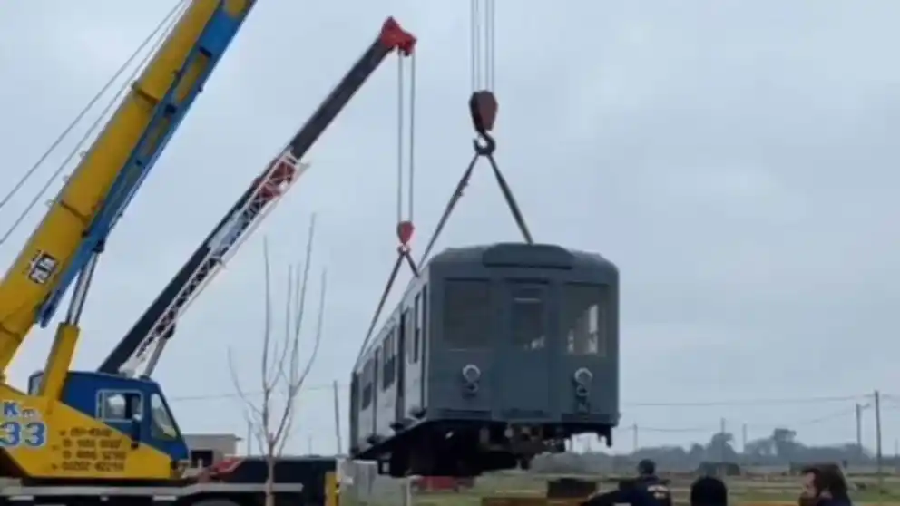 Transformó un vagón de subte en una casa de fin de semana: la historia de un proyecto único
