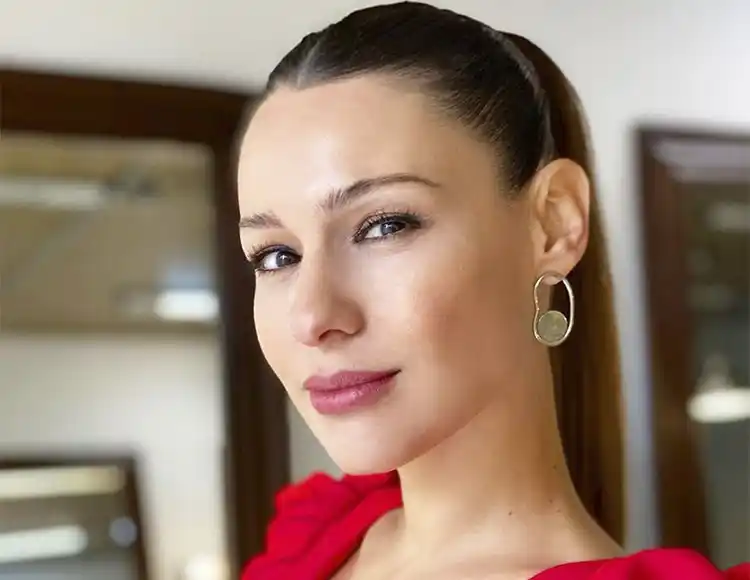 Más problemas para la modelo.