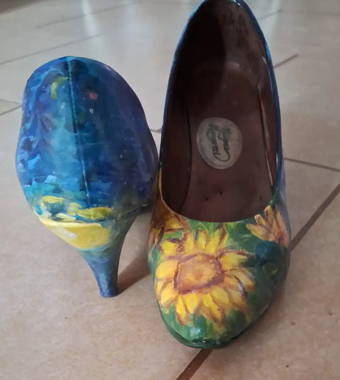 Se presenta la muestra “En Los Zapatos De”