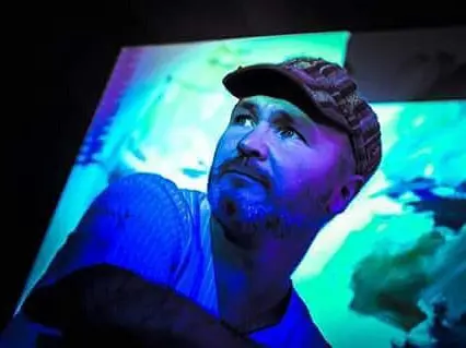 Hernán Ricaldoni pinta con música