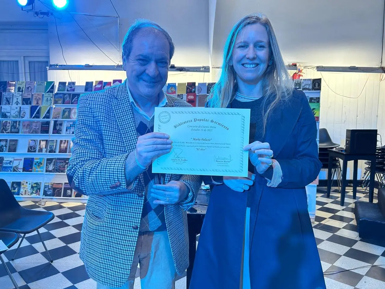 Alfredo Foulkes y María Palacio, quien obtuvo la segunda mención por el cuento "El chico"