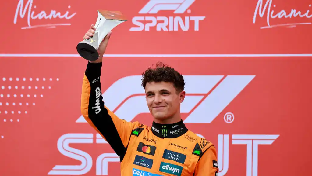 Norris se impone en un sprint de la Fórmula 1 en Miami marcado por la lluvia, accidentes y sanciones