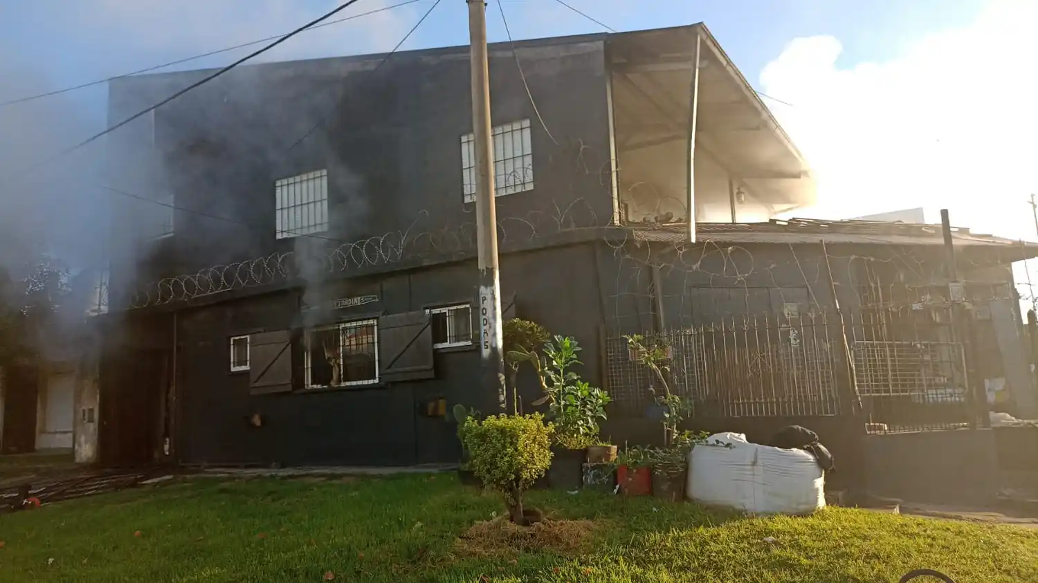 La casa que sufrió el incendio en la cual murió una persona.