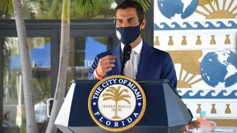 Miami cierra campamentos de verano tras contagio de varios niños por COVID-19