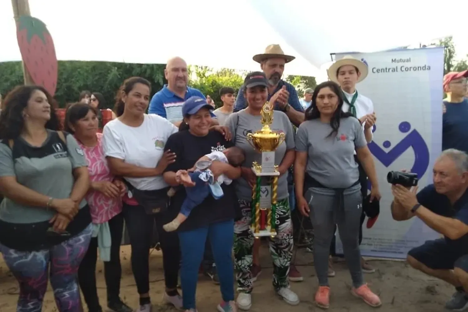 Premiación de la categoría damas del Concurso de Frutillas.