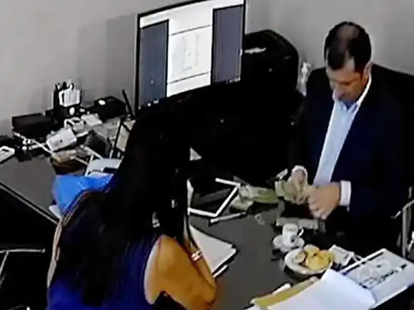 Cómo Edgardo Kueider llegó a manejar un millón de dólares sin controles