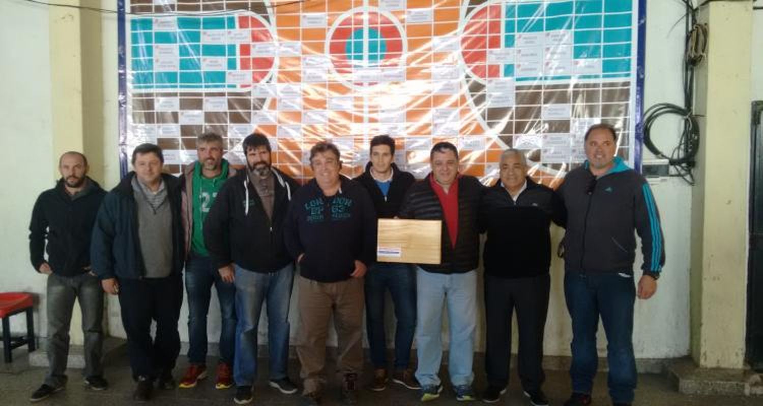 Mitre firmó la compra del piso flotante para su gimnasio