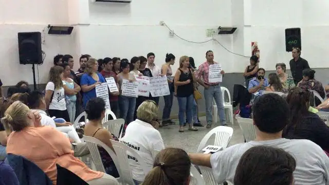 Leloir se moviliza desde Plaza Constitución
hasta Departamental de Escuelas

