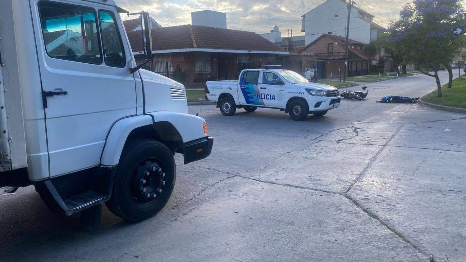 Murió un motociclista tras chocar con un camión