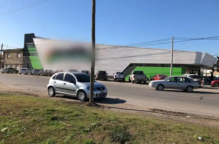Violento asalto en un reconocido supermercado a plena luz del día