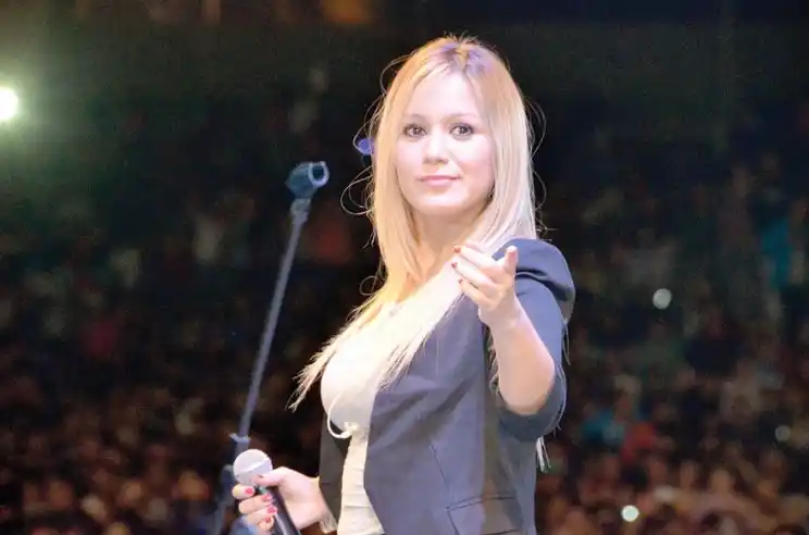 Karina "La Princesita" cierra el carnaval de Boulogne
