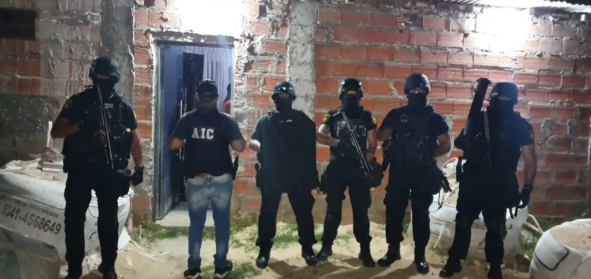 Detuvieron a dos personas por homicidio, extorsión y narcomenudeo