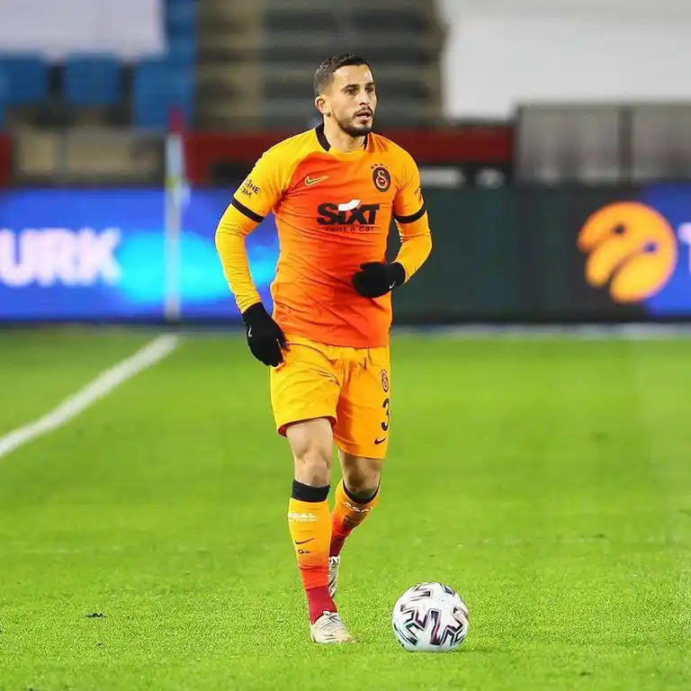 Dramático accidente con pirotecnia de un futbolista del Galatasaray