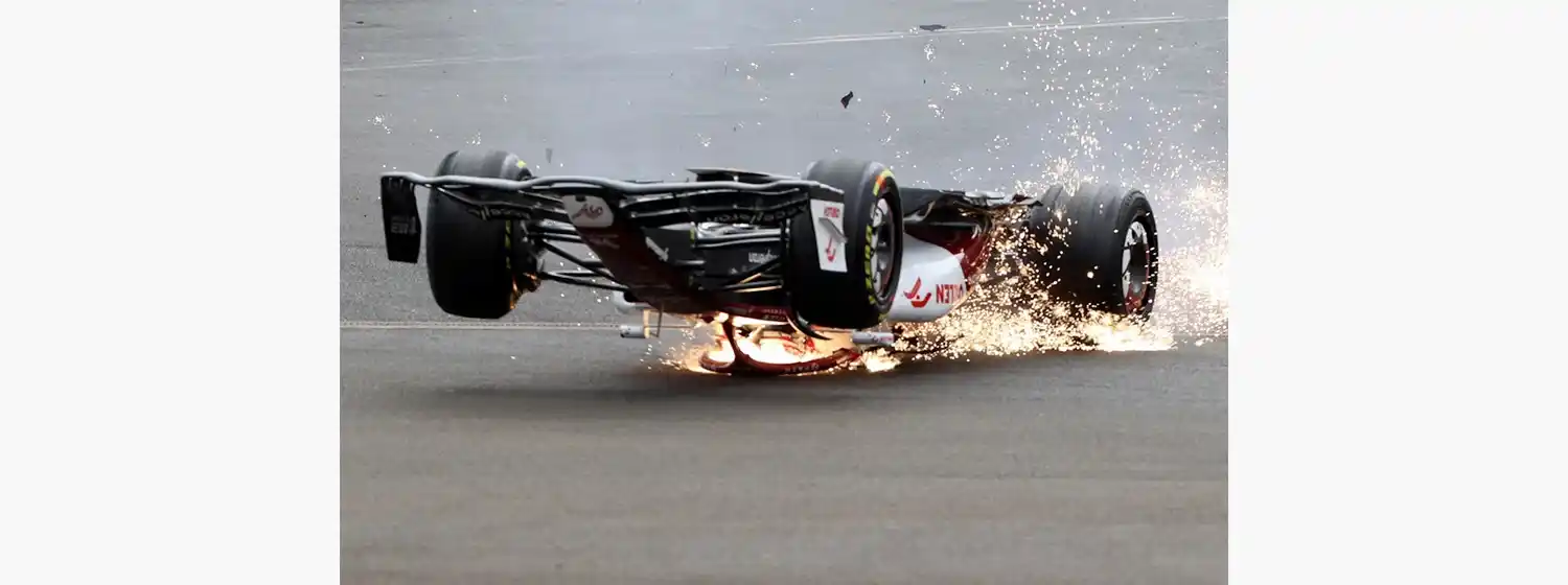 Video: el chino Zhou admitió que el halo le salvó la vida en Silverstone