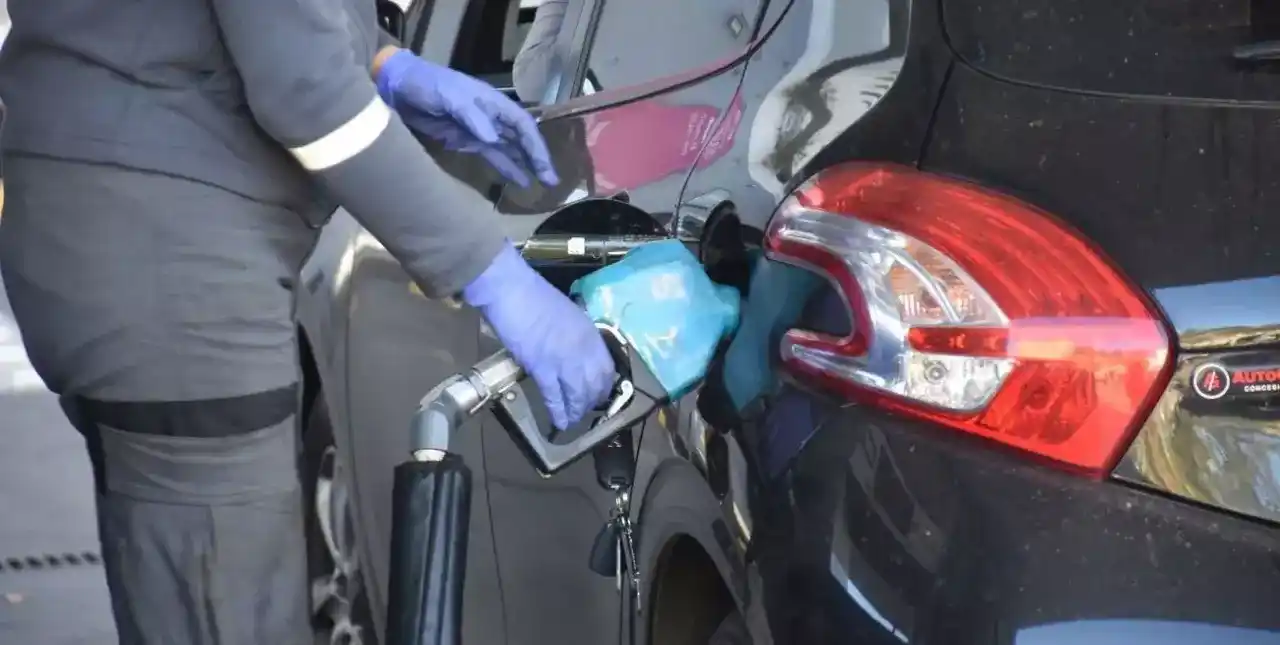 Petroleras acordaron una suba de hasta el 4% mensual