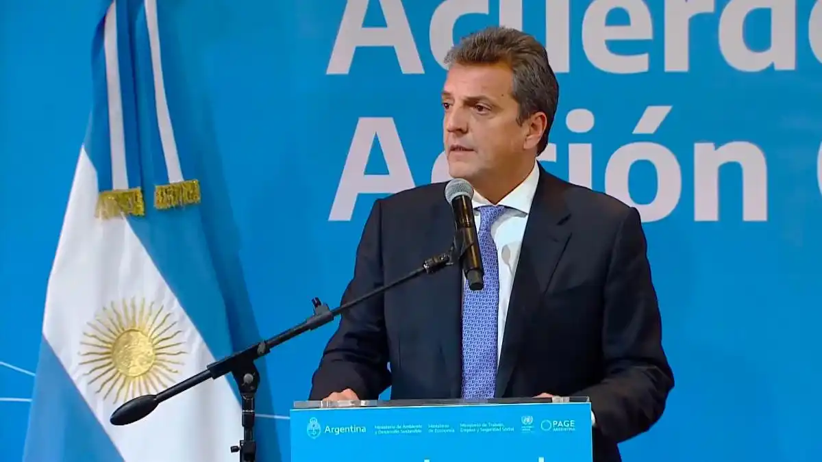 Massa le apuntó nuevamente a Milei.