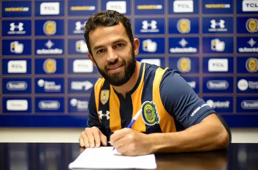 Con las dos Gambas en Arroyito: firmó el séptimo refuerzo de Central