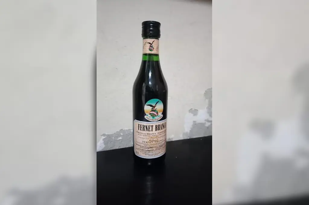 Robó un fernet en un supermercado e intentó llevarse una bicicleta estacionada en la vereda