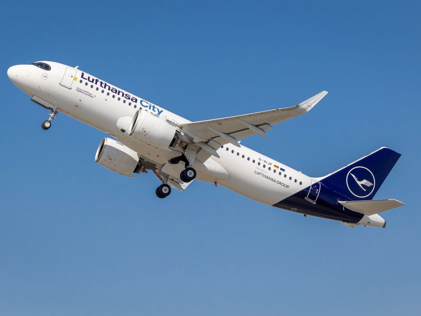 Lufthansa City Airlines Receives First Brand-New Airbus A320neo as It Expands European Network
