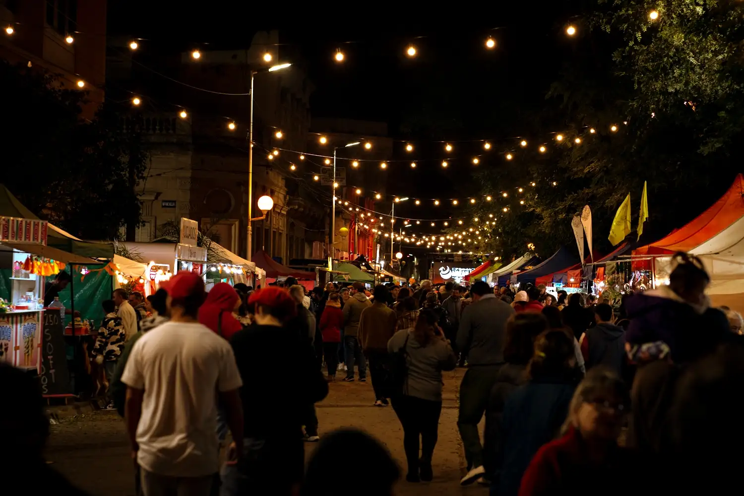 FIESTA DE LA NARANJA EN CALLE PELLEGRINI