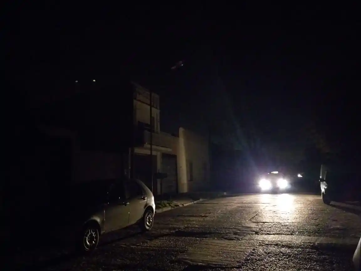 El motivo del apagón en Gualeguaychú: unas boleadoras caseras que tiraron a los cables