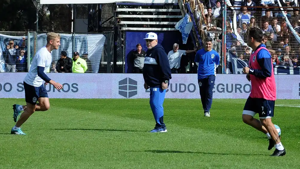 Maradona busca definir la formación para el debut ante Racing