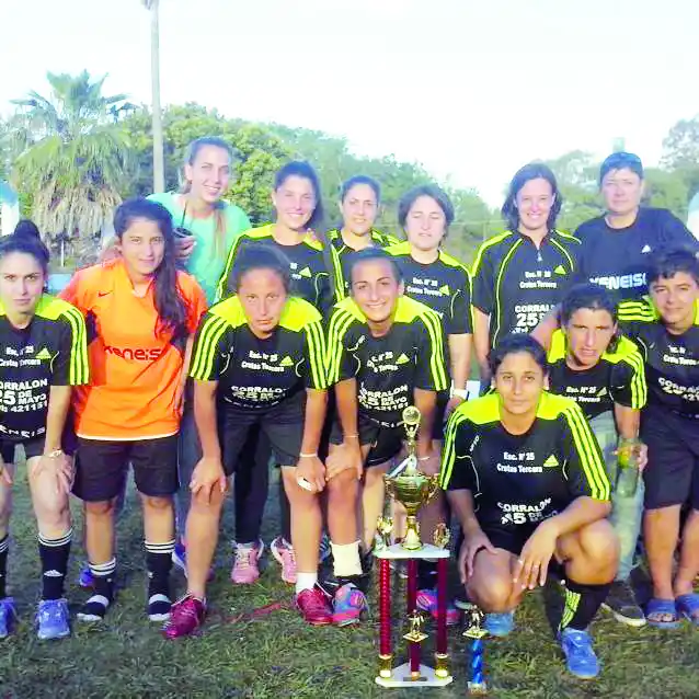 El fútbol femenino de Nogoyá pide apoyo