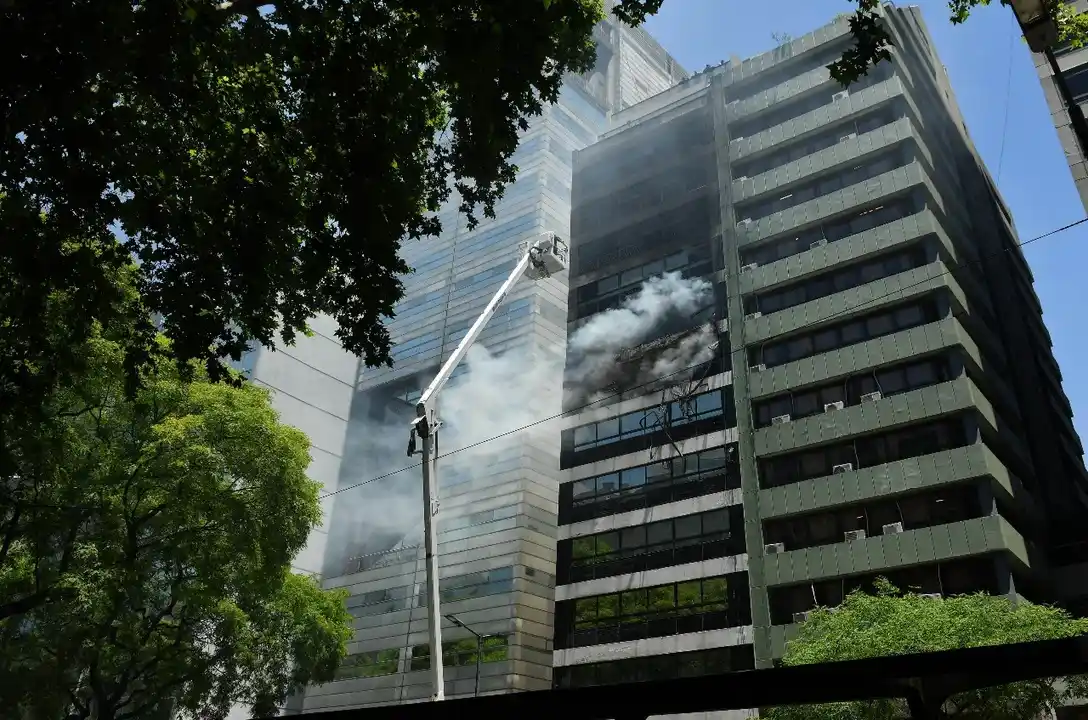 Quién era la mujer que murió en el feroz incendio en el edificio lindero a la Secretaría de Trabajo