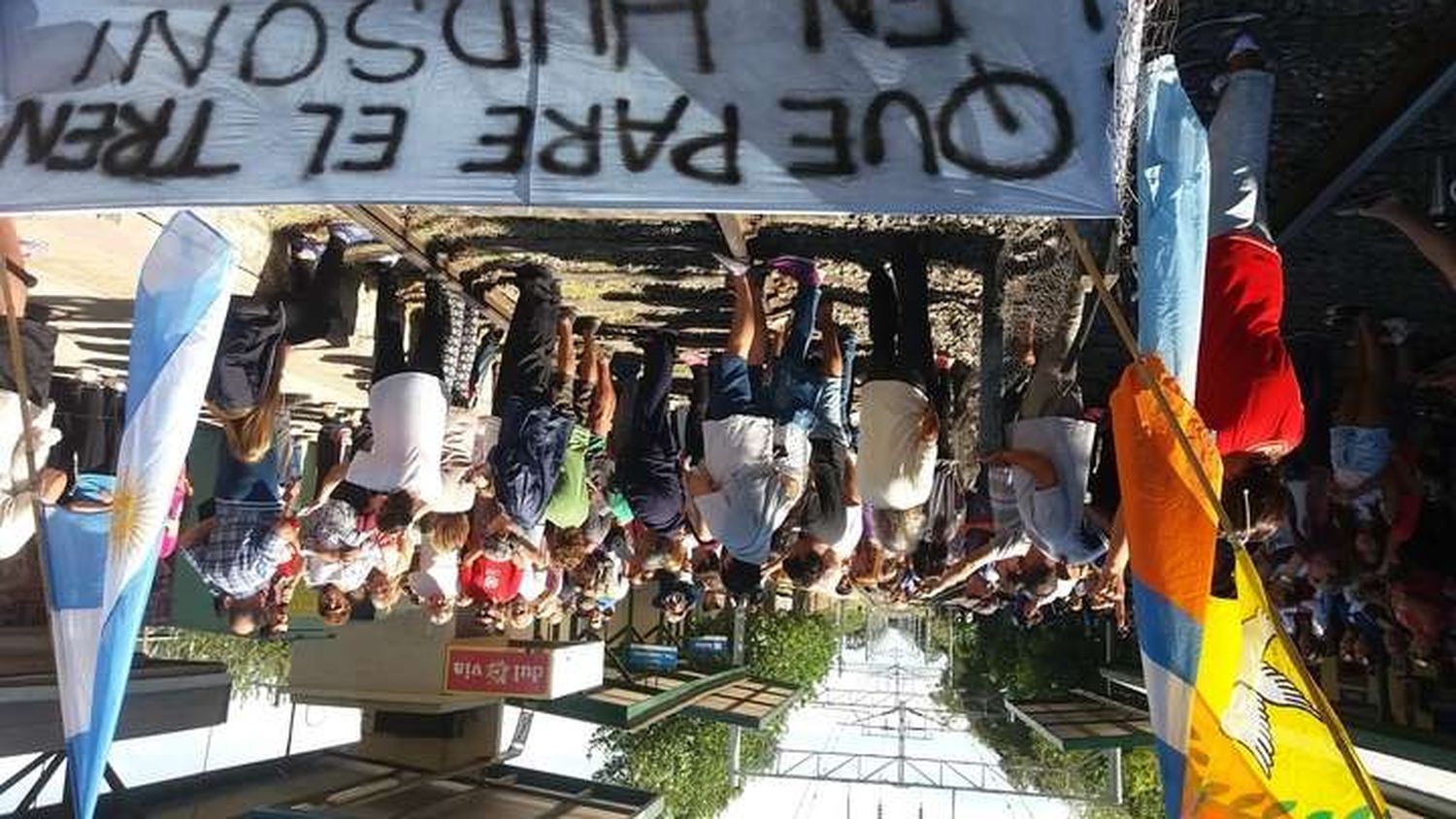 Una protesta en las vías impide que el tren Roca eléctrico llegue a City Bell