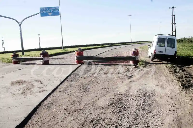 Los trabajos en el puente avanzan rápido pero no hay señalización de vía alternativa