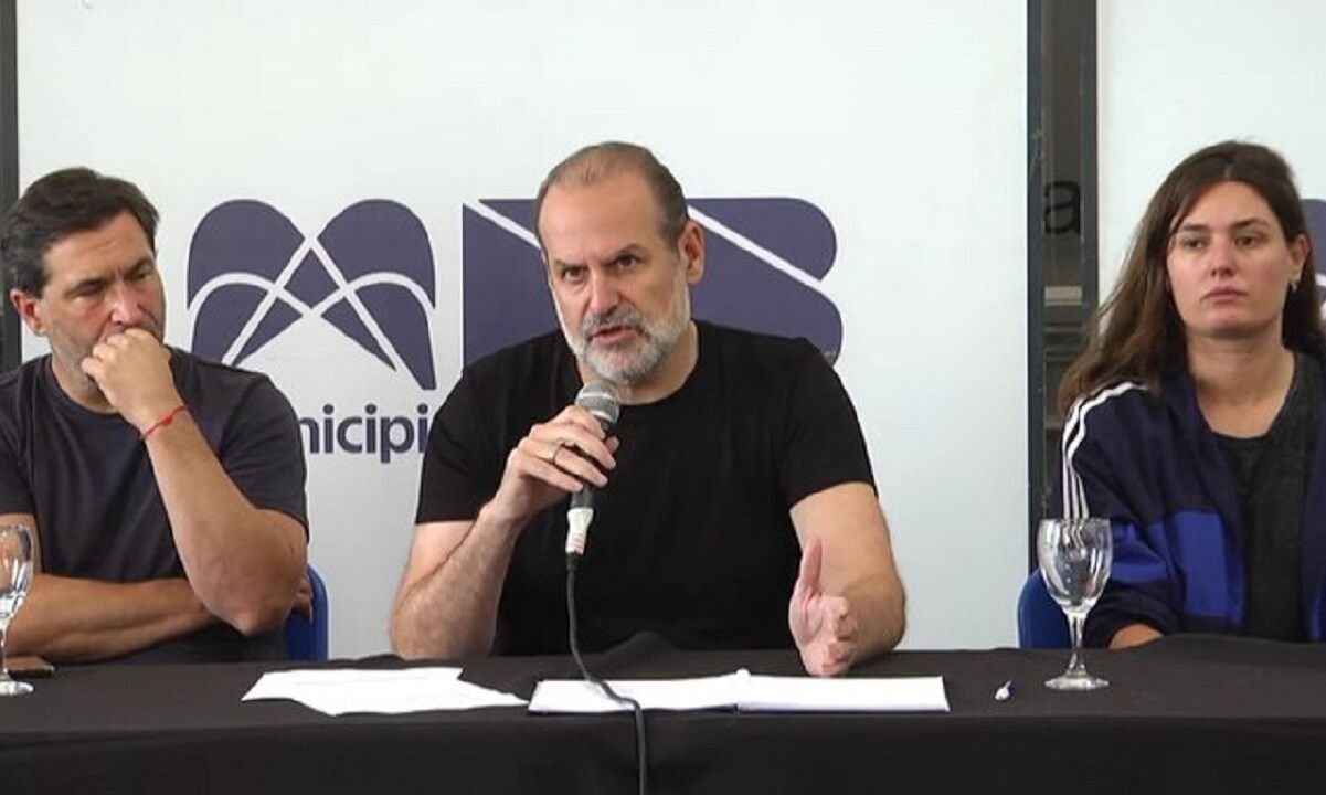 El intendente de quebró en plena conferencia de prensa