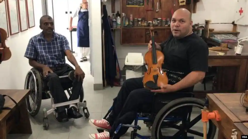 El reto de los discapacitados en Venezuela: «Cuando se va la luz tenemos que rodar y rodar»