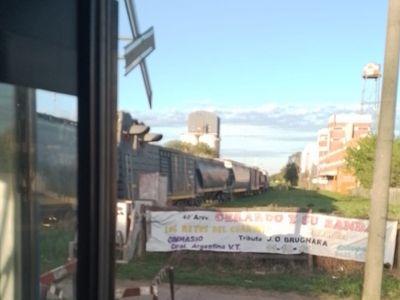 Descarriló un tren y permanecerá cortado el paso a nivel de Eva Perón