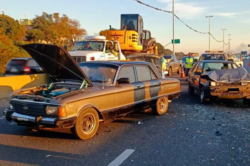 Fuerte choque múltiple en el acceso sur a Circunvalación: hay un herido.